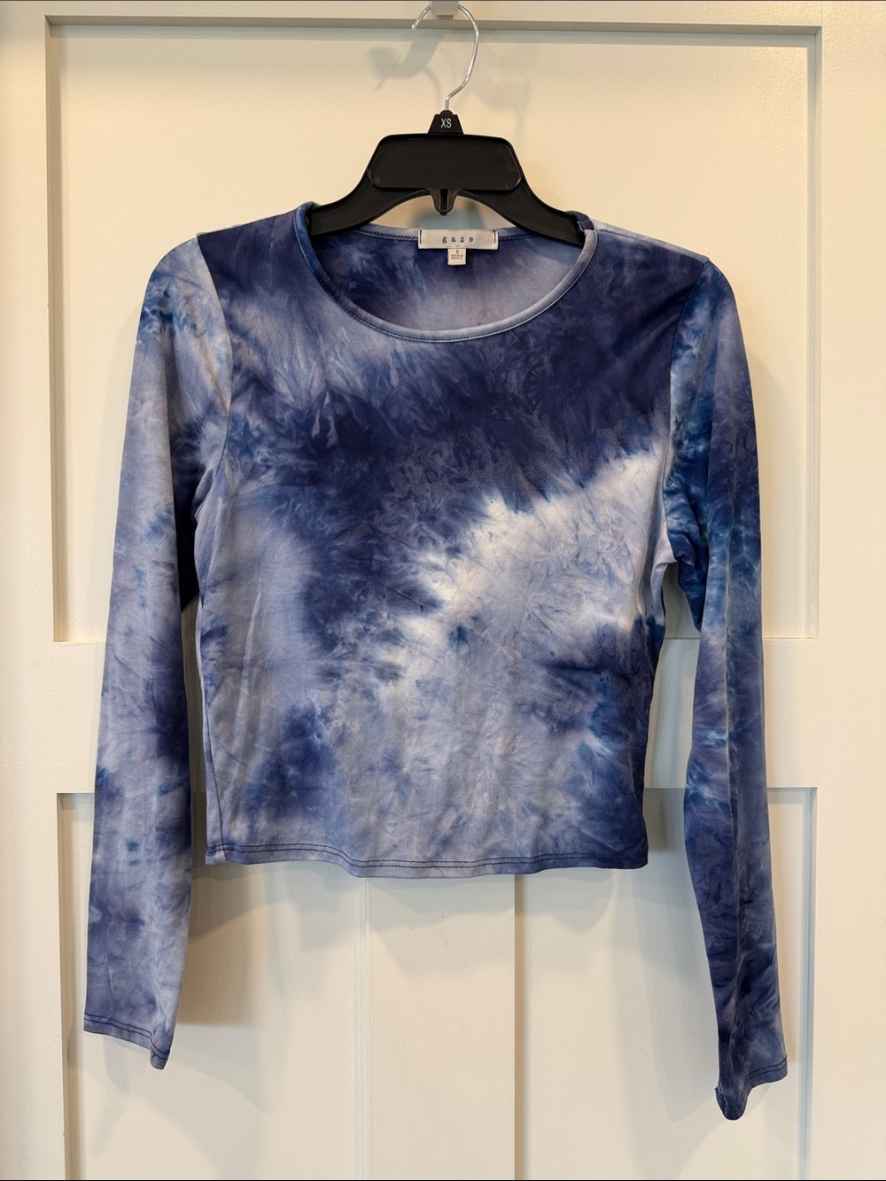 gaze Blue Tie-Dye Long Sleeve Crop Top